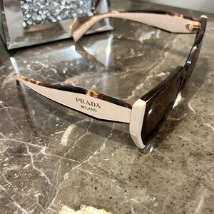 🔥Authentic Prada “PR 15WS”Sunglasses🔥